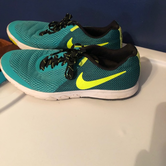 Shoes - Picture 5 of 8